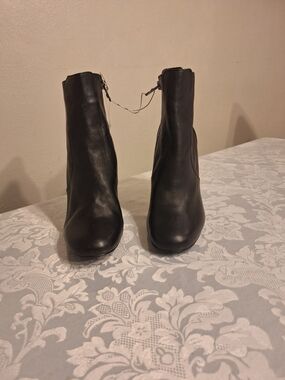 Steve Madden Black Leather Ankle Booties with Side Zip